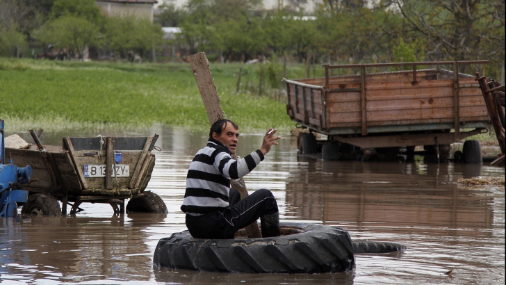 COD ROŞU de inundaţii în Teleorman. Patru morți și mai multe persoane dispărute