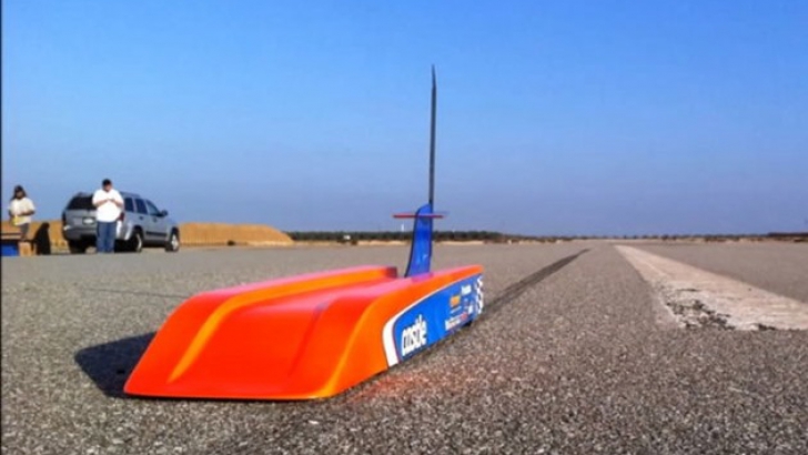 Cea mai rapidă maşină de jucărie merge cu 307 KM/h
