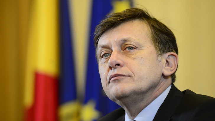 Antonescu: Băsescu şi Ponta să se oprească cu ameninţările cu puşcăria