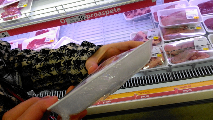 MARTOR OCULAR. Clienții Auchan sunt îngroziți de ce au găsit în rafturi