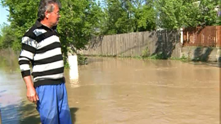 Se întâmplă în România: După trei ani de la inundaţii, sinistraţii din Vâlcea stau tot în barăci