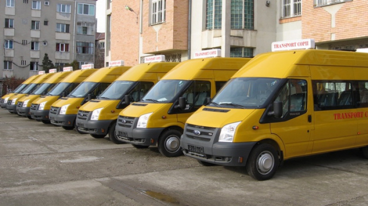 Trei miniştri au predat 7 microbuze şcolare la Cluj