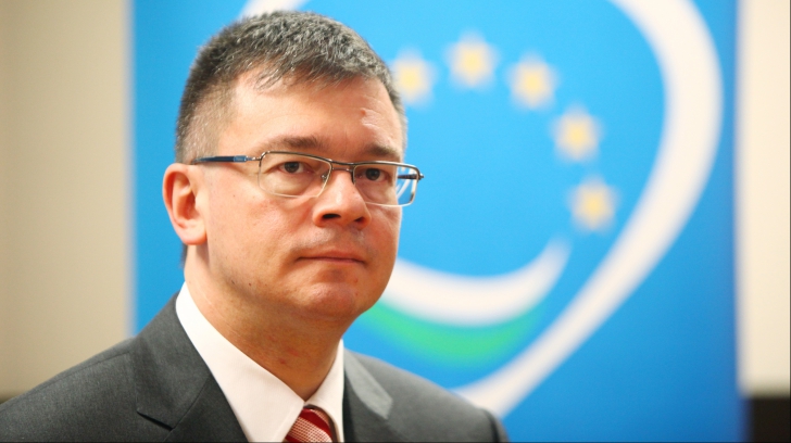 Mihai Răzvan Ungureanu a fost CENZURAT  pe pagina de Facebook a premierului Victor Ponta
