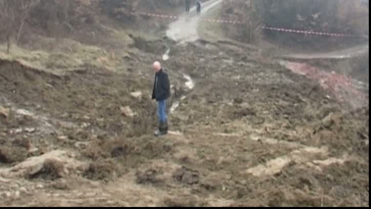 EFECTUL CODULUI GALBEN de PLOI ABUNDENTE: alunecări de teren în 18 localităţi din Prahova