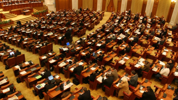Parlamentul s-ar putea transforma în Adunare Constituantă la modificarea Constituţiei