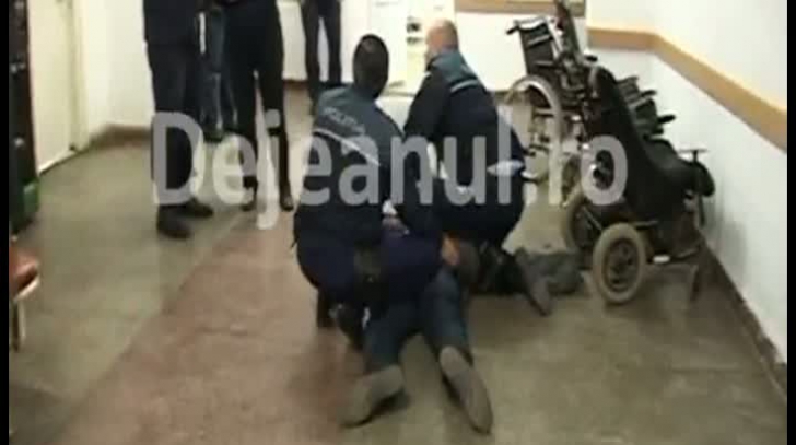 VIDEO. Polițiști amenințați de un tânăr la Dej. Acesta a fost reținut ulterior