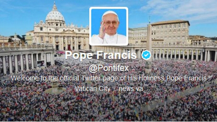 Contul de Twitter al Papei Francisc a depăşit pragul istoric de 13 milioane de admiratori