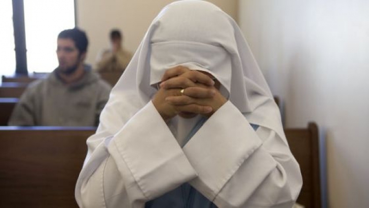 O călugăriţă denunţă crucificarea creştinilor de către jihadişti în Siria