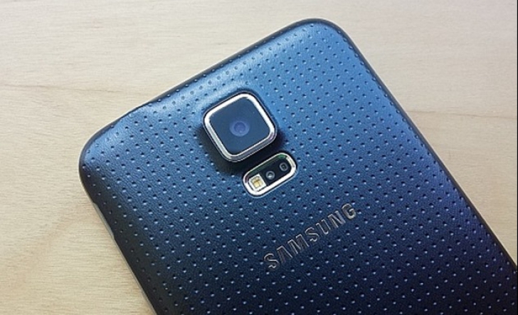Samsung îşi recunoaşte vina pentru problemele la camera Galaxy S5