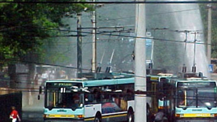 Angajată a RATB, reţinută după ce a luat mită