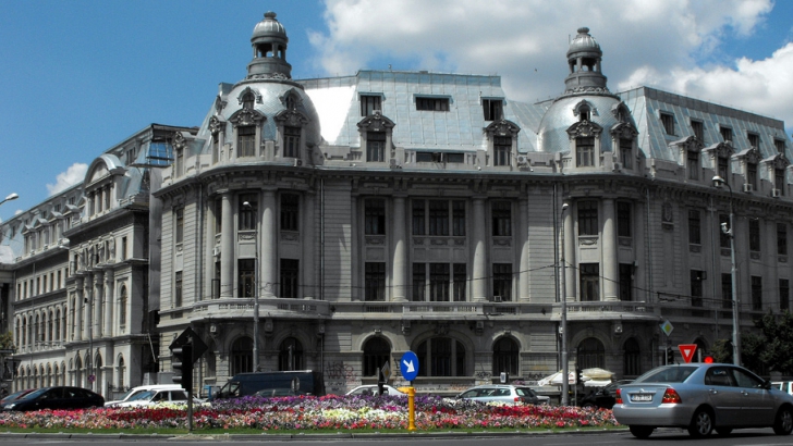 Trei universități din București, decorate de Traian Băsescu