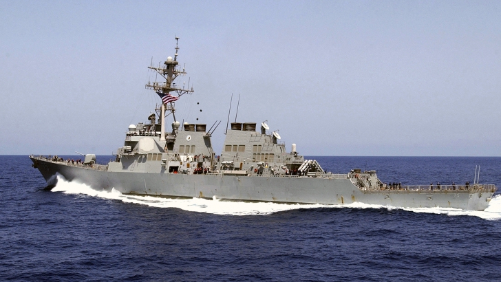 Distrugătorul american USS Donald Cook