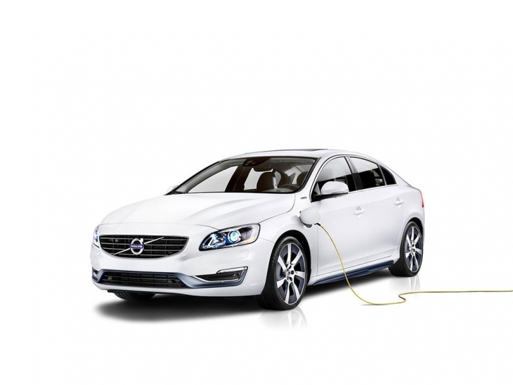 Volvo S60L Plug-in Hybrid, conceptul Volvo cu un consum de doar 2 litri/100 km