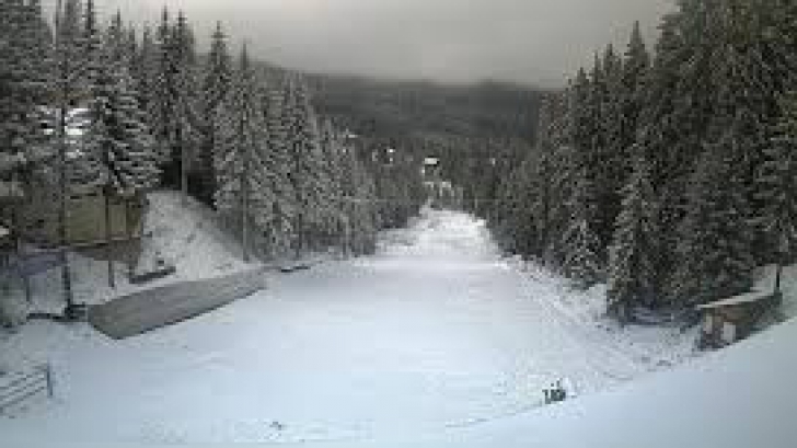 România sub zăpadă. În ce zonă STRATUL DE ZĂPADĂ depăşeşte la 50 cm şi ajunge până la 80 de cm