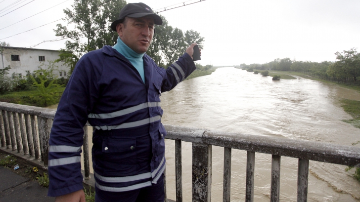 Inundaţii în comuna Verneşti, judeţul Buzău