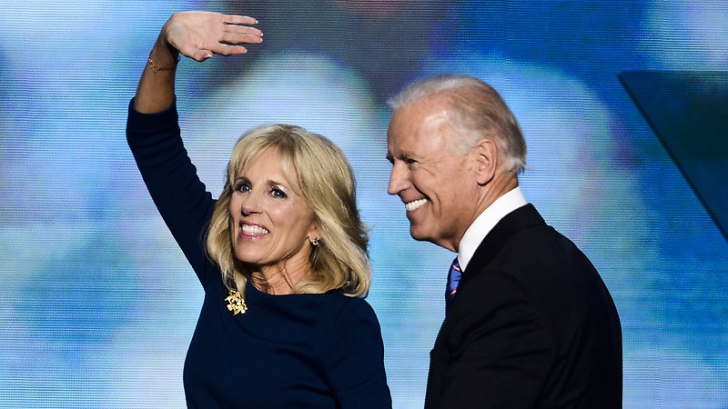 Joe Biden şi soţia, în Centrul Vechi. GESTUL INCREDIBIL al vicepreşedintelui american