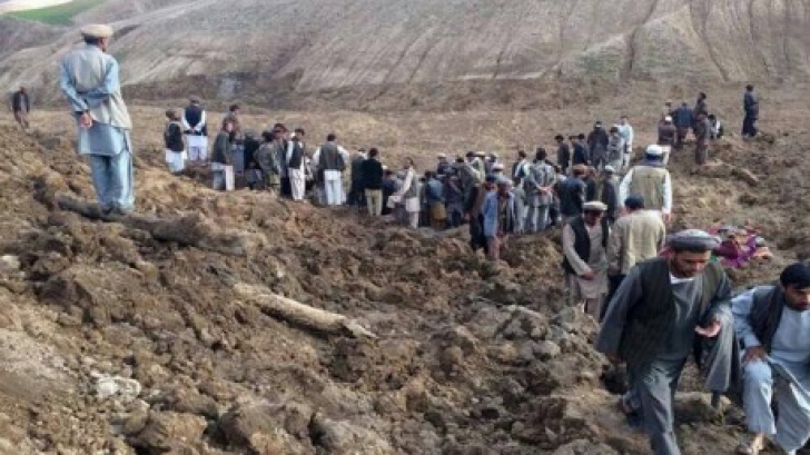 Alunecare de teren în Afganistan. Bilanţul ar urca la 2000 de morţi. Zona, declarată 'groapă comună'