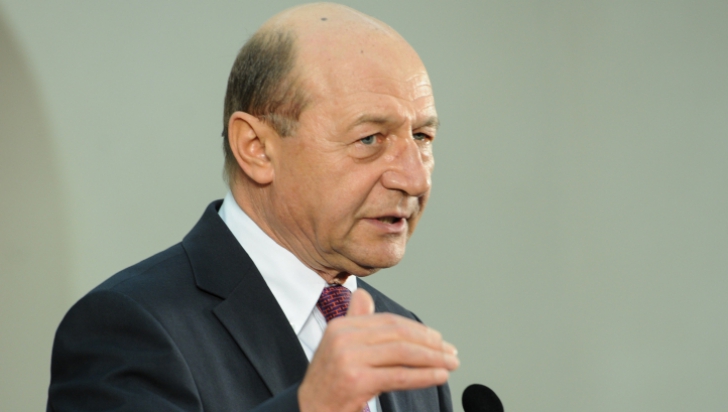 Băsescu: Salariul pe luna aceasta îl donez Partidului Mişcarea Populară