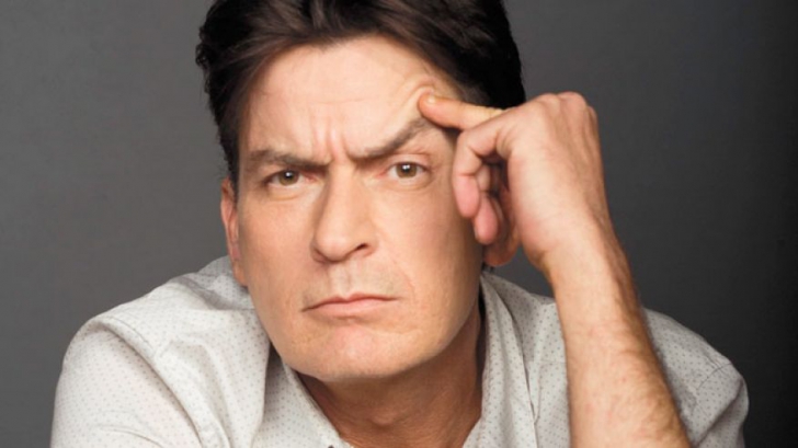 Charlie Sheen a atins o nouă culme negativă atunci când şi-a scos fosta soţie şi fiicele din casă