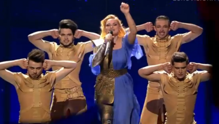 Show-ul Moldovei la calificările Eurovision: jumătate rochie, jumătate armură
