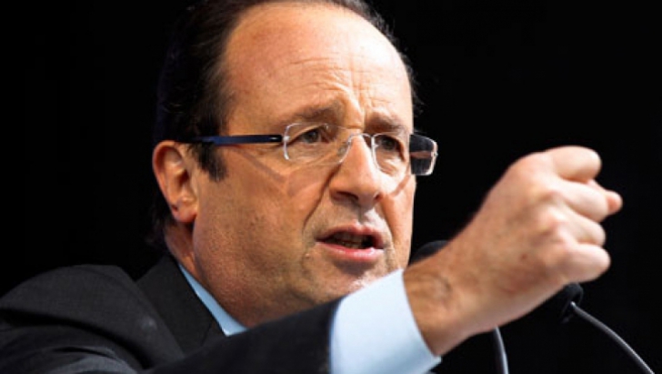 Hollande se apără de acuzaţii de "amatorism", după doi ani de mandat la preşedinţia Franţei