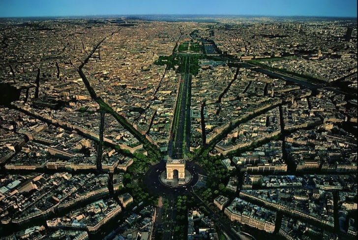 Arcul de Triumf din Paris, imagine dintr-un alt unghi