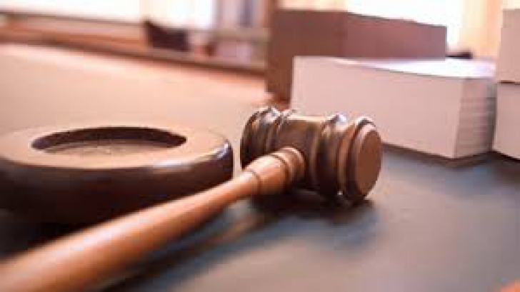 Cei patru judecători de la Tribunalul Bucureşti acuzaţi de fapte de corupţie au fost reţinuţi