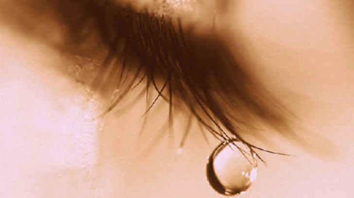 De ce plâng oamenii? Cercetătorii explică cum se declanşează de fapt plânsul