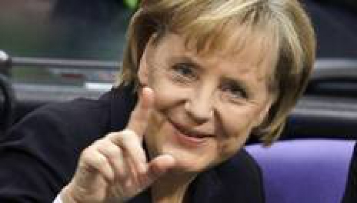 Merkel arunca in aer cursa pentru presedintia CE