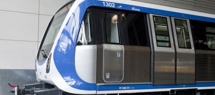 Bucureștenii pot circula cu noile garnituri de metrou pe magistrala 2