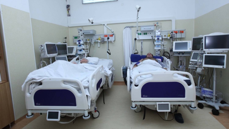 Câte 1.000 de paturi dispar din spitale anual
