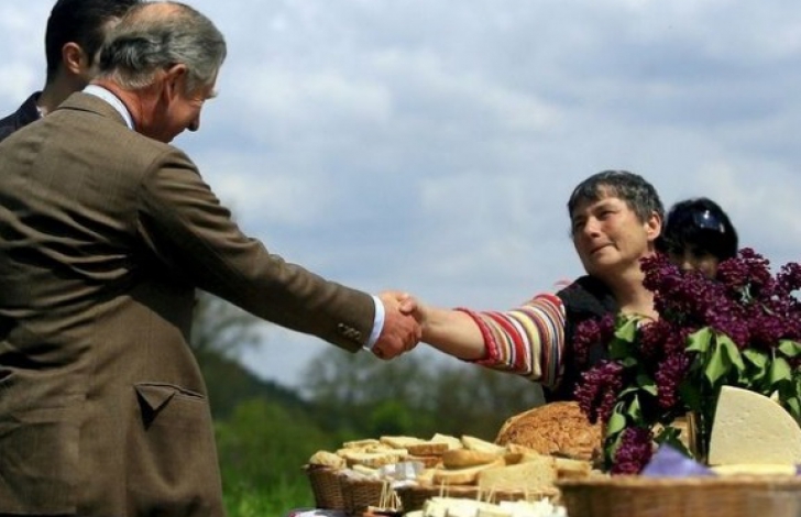 Prințul Charles s-a întâlnit cu sătenii din Valea Zălanului. Ce CADOU a primit pentru nepot / Foto: agenda.ro