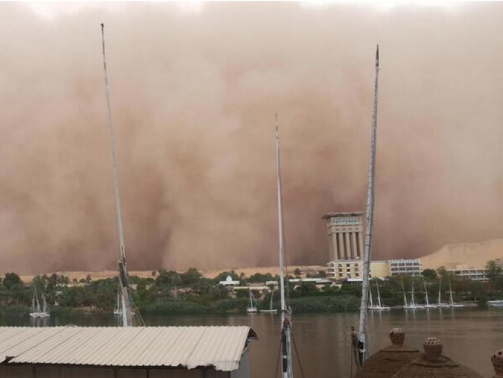 Furtună apocaliptică în Aswan