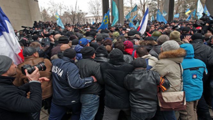 Ucraina: 10.000 de persoane strămutate, în majoritate tătari
