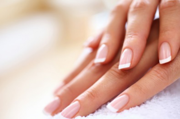 TESTUL UNGHIILOR. Spune ce culoare au unghiile tale ca să afli de ce boală suferi