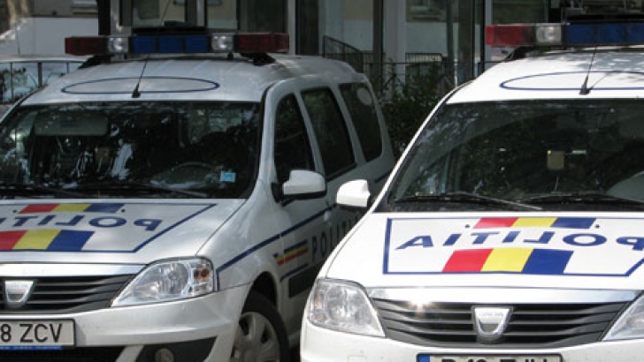 Sibiu: Tânăr care conducea cu permisul suspendat şi a avariat mai multe maşini de Poliţie, cercetat