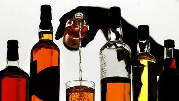 EVAZIUNE cu ALCOOL CONTRAFĂCUT: Zeci de percheziţii în Bucureşti şi opt judeţe
