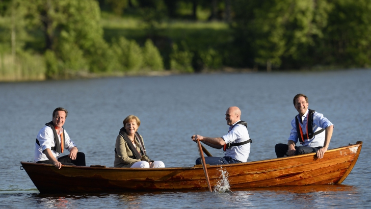 David Cameron, Angela Merkel, Fredrik Reinfeldt şi Mark Rutte, la o plimbare pe lac