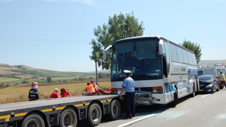 ACCIDENT GRAV în Alba: Două autocare s-au ciocnit
