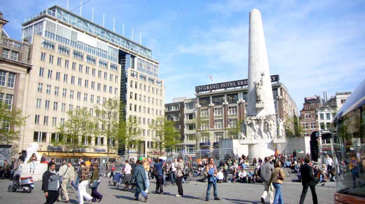 ALERTĂ CU BOMBĂ: O piaţă centrală din Amsterdam, evacuată
