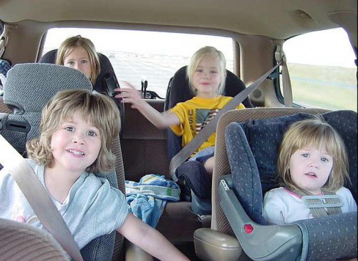 Sfaturi vitale pentru siguranţa copiilor în maşină