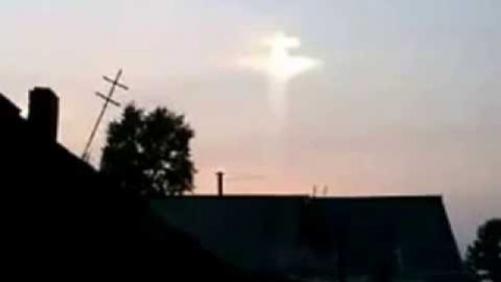 Semn divin? O cruce imensă a apărut pe cerul Rusiei