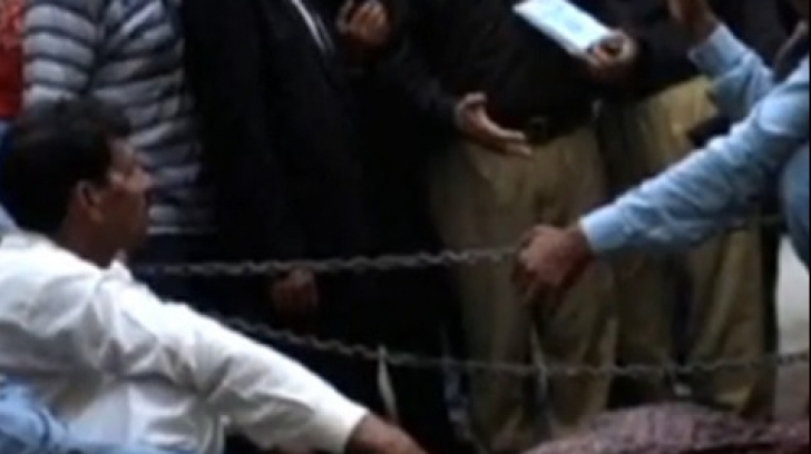 Doi tineri care tocmai se căsătoriseră au fost decapitaţi de rudele miresei, în Pakistan - VIDEO