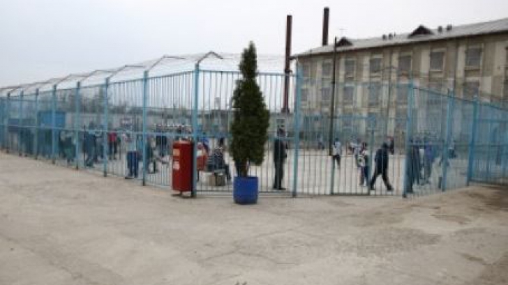 Deţinut de la Penitenciarul Iaşi, ÎNJUNGHIAT în curtea unităţii