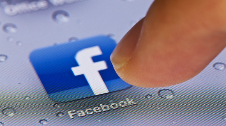 Cum vezi postările de pe Facebook fără să deschizi aplicaţia!   