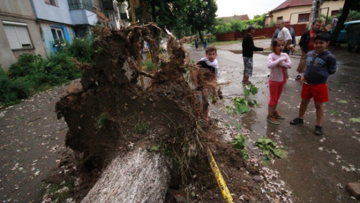 Furtuni puternice în România