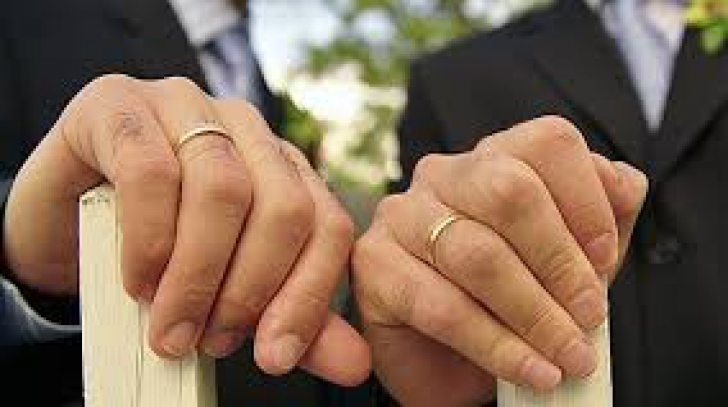 Luxemburgul a autorizat căsătoria şi adopţia pentru cupluri de acelaşi sex