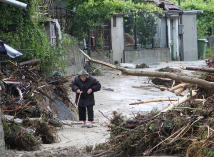 INUNDAŢII CATASTROFALE în Bulgaria: 16 morţi. IMAGINI DEVASTATOARE