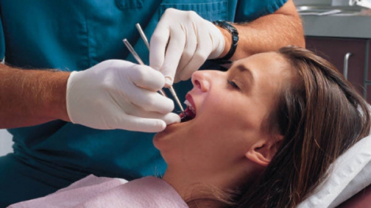 Implant dentar unic în lume inventat de doi clujeni