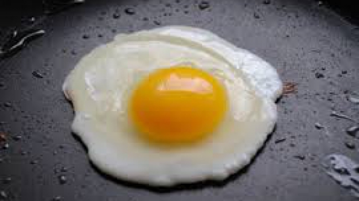 Nutriţionistul spune că ouăle ochiuri sunt foarte sănătoase.